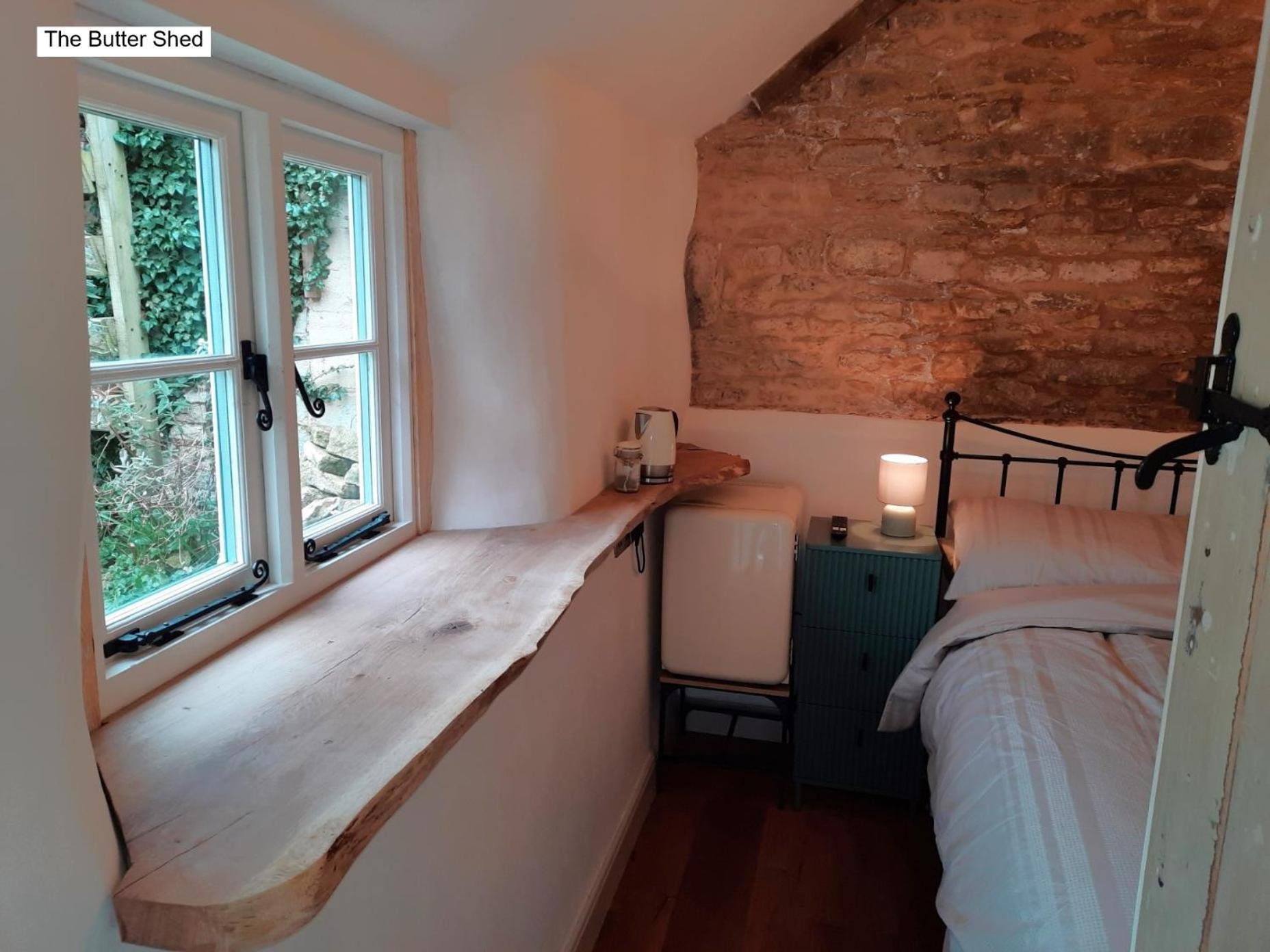 Cotswold Cottage Bed & Breakfast Luckington Esterno foto