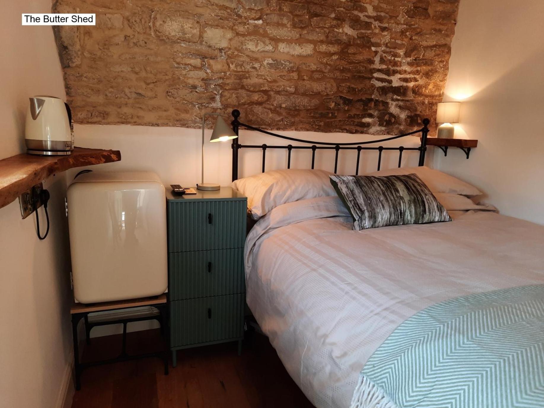 Cotswold Cottage Bed & Breakfast Luckington Esterno foto